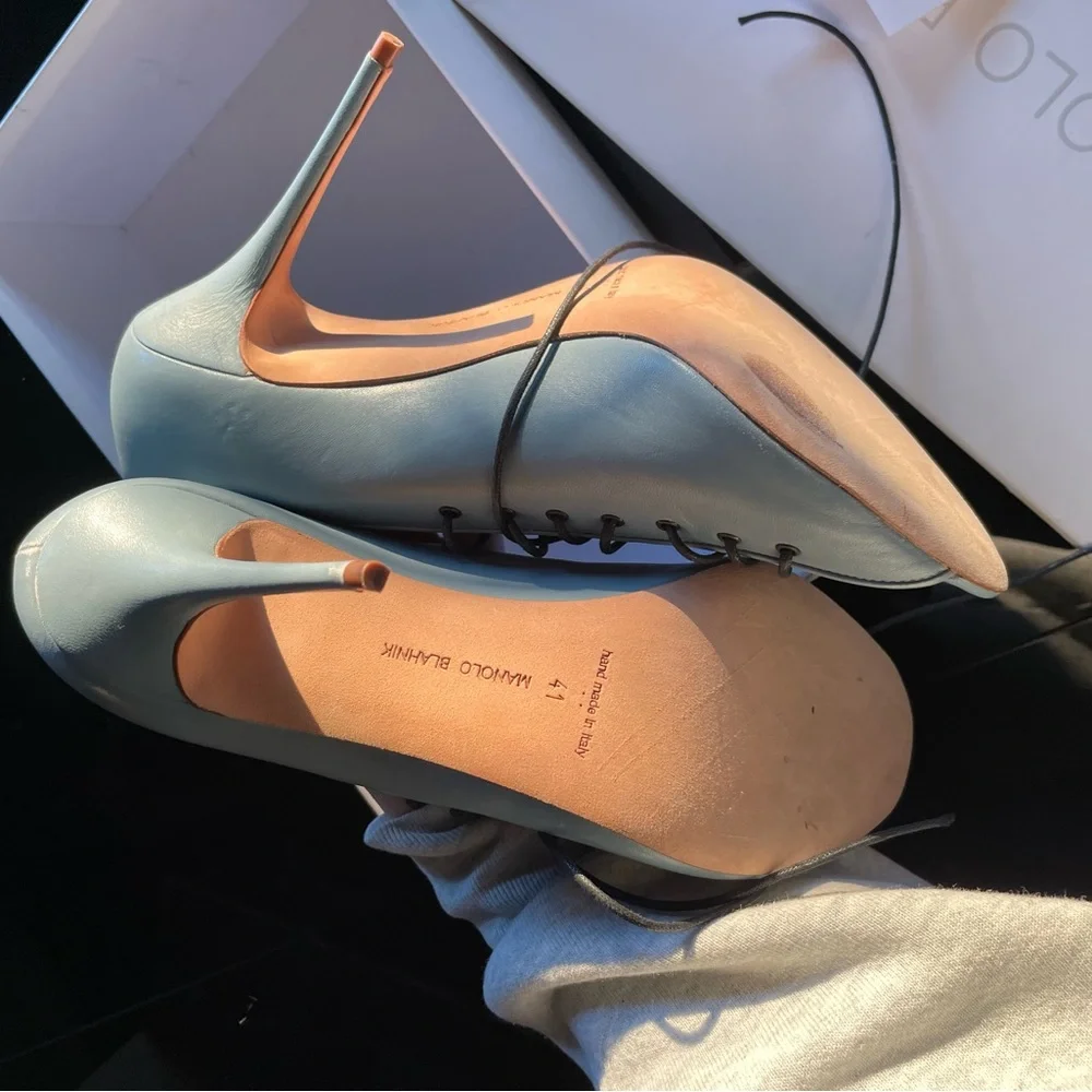 Manolo Blahnik new powder blue lace up pumps - Picture 5 of 6